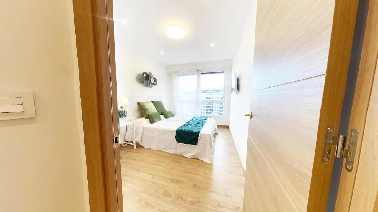 Paradise Luxurious Apartment, Free Parking, 3 Double Rooms, 4 Beds, Terrace, Jacuzzi, New San Sebastián 0*,