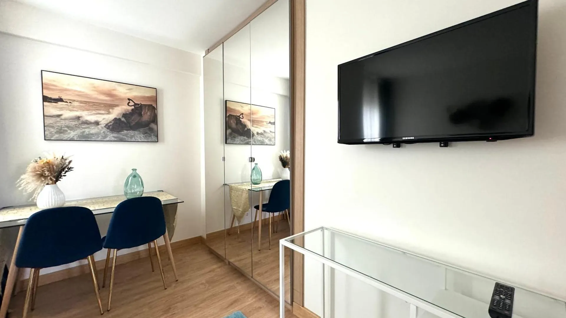Paradise Luxurious Apartment, Free Parking, 3 Double Rooms, 4 Beds, Terrace, Jacuzzi, New San Sebastián 0*,