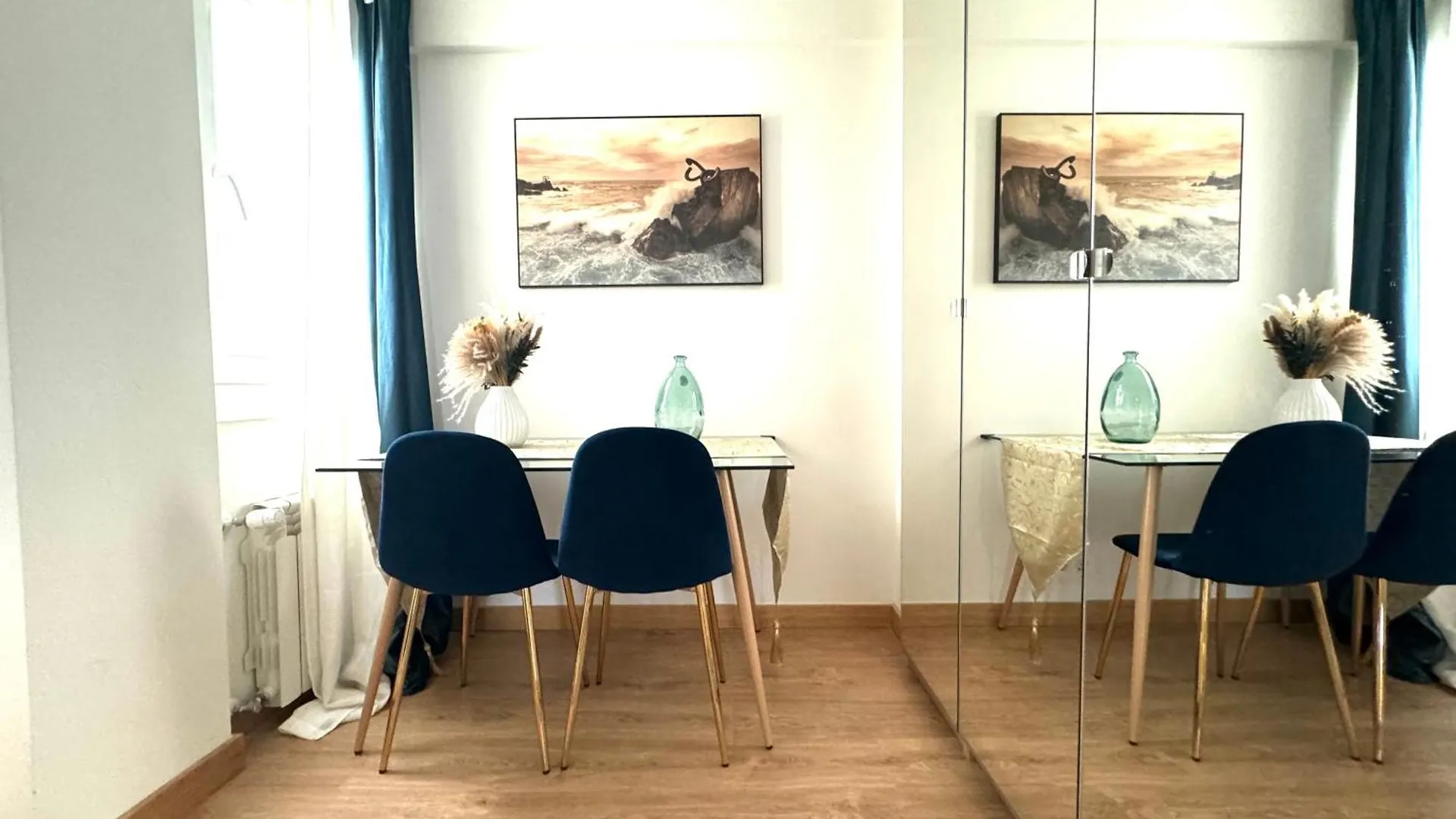Paradise Luxurious Apartment, Free Parking, 3 Double Rooms, 4 Beds, Terrace, Jacuzzi, New San Sebastián 0*,  Španělsko