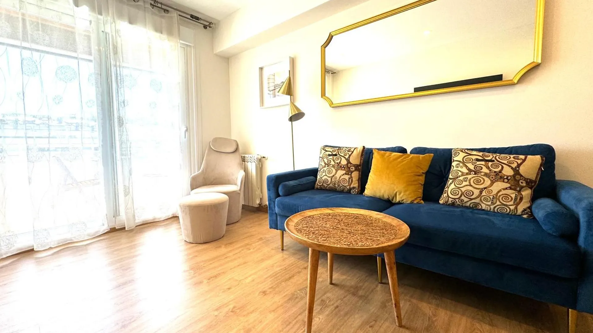 Paradise Luxurious Apartment, Free Parking, 3 Double Rooms, 4 Beds, Terrace, Jacuzzi, New San Sebastián 0*,  Španělsko