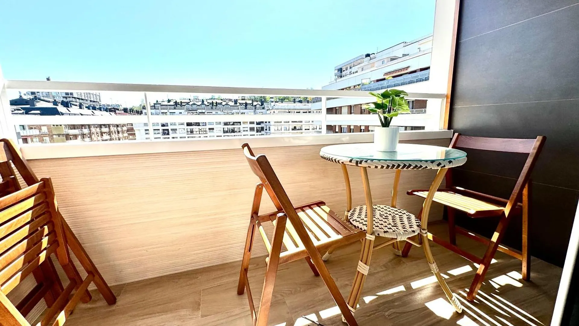 Paradise Luxurious Apartment, Free Parking, 3 Double Rooms, 4 Beds, Terrace, Jacuzzi, New San Sebastián 0*,