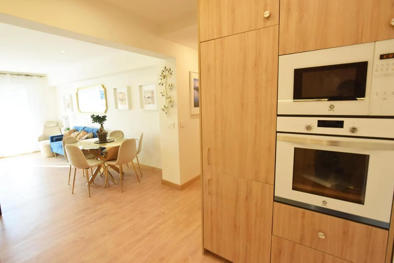 Paradise Luxurious Flat, Free Parking, 3 Double Rooms, Terrace, Jacuzzi, Fully Renovated San Sebastián España