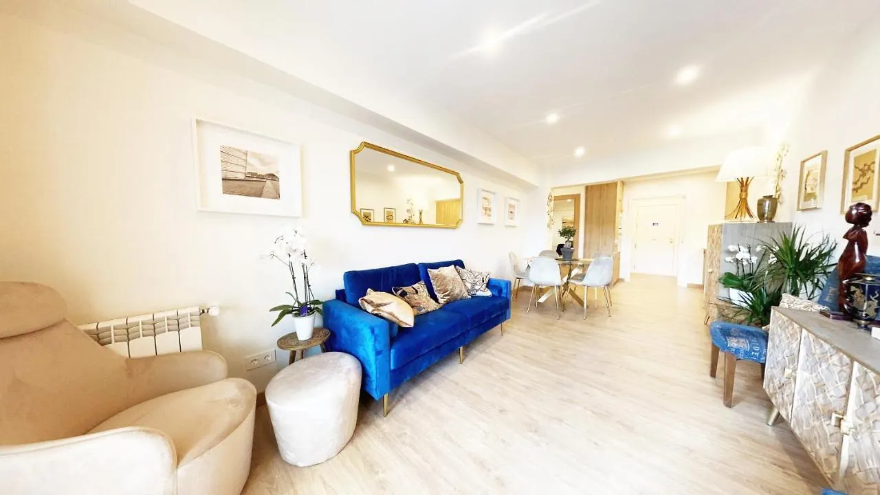 Paradise Luxurious Flat, Free Parking, 3 Double Rooms, Terrace, Jacuzzi, Fully Renovated San Sebastián 0*,