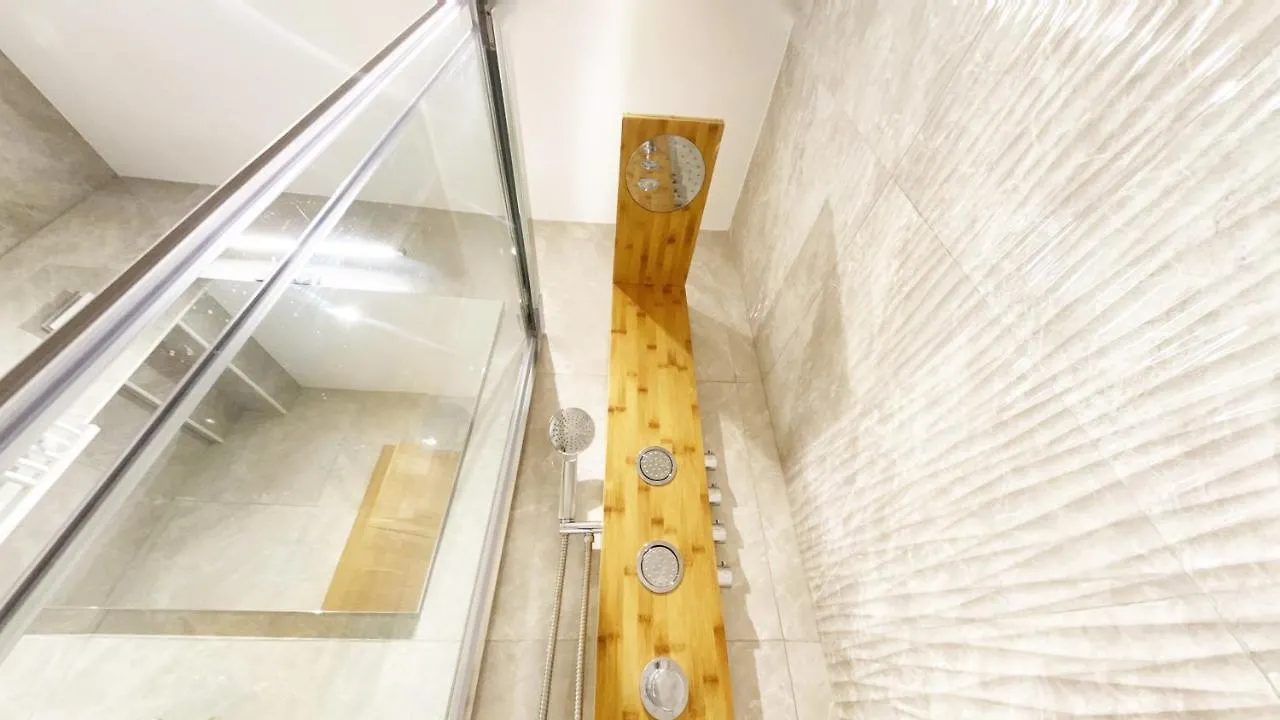 Paradise Luxurious Flat, Free Parking, 3 Double Rooms, Terrace, Jacuzzi, Fully Renovated San Sebastián 0*,