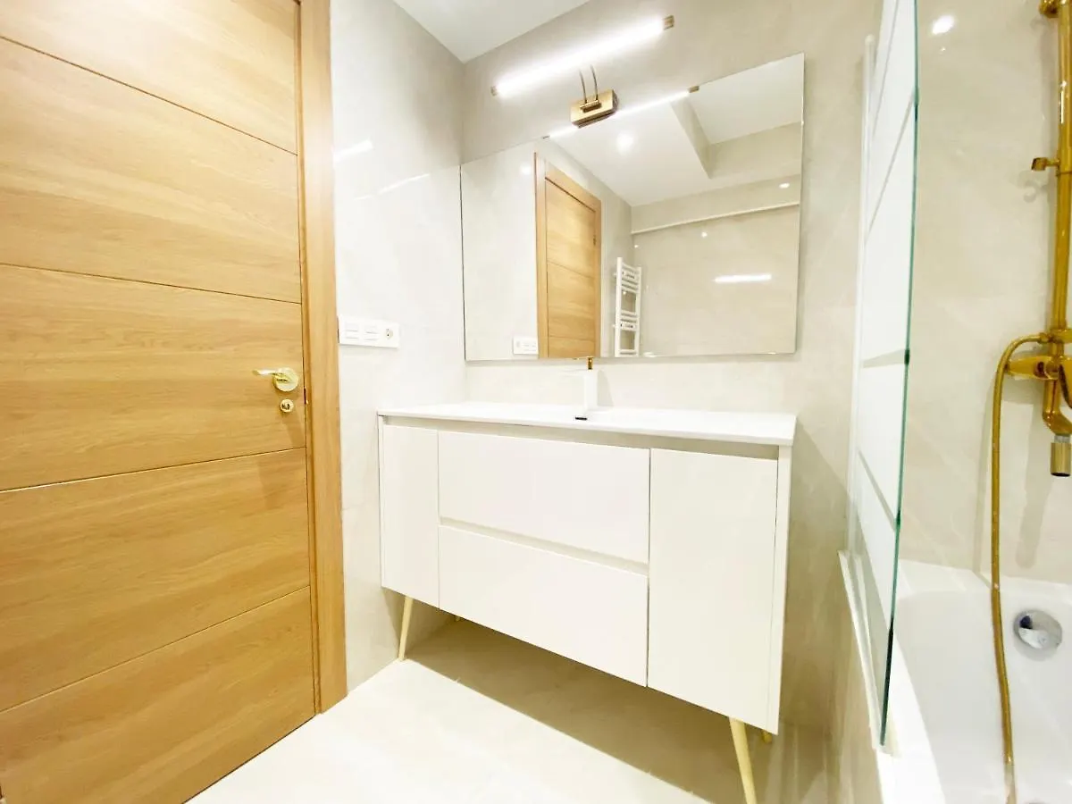 Paradise Luxurious Flat, Free Parking, 3 Double Rooms, Terrace, Jacuzzi, Fully Renovated San Sebastián España