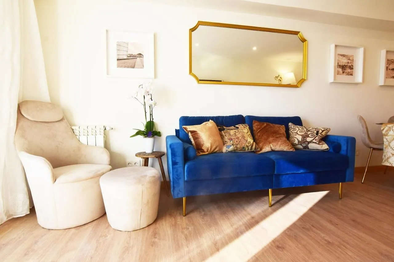 Paradise Luxurious Apartment, Free Parking, 3 Double Rooms, 4 Beds, Terrace, Jacuzzi, New San Sebastian Appartement
