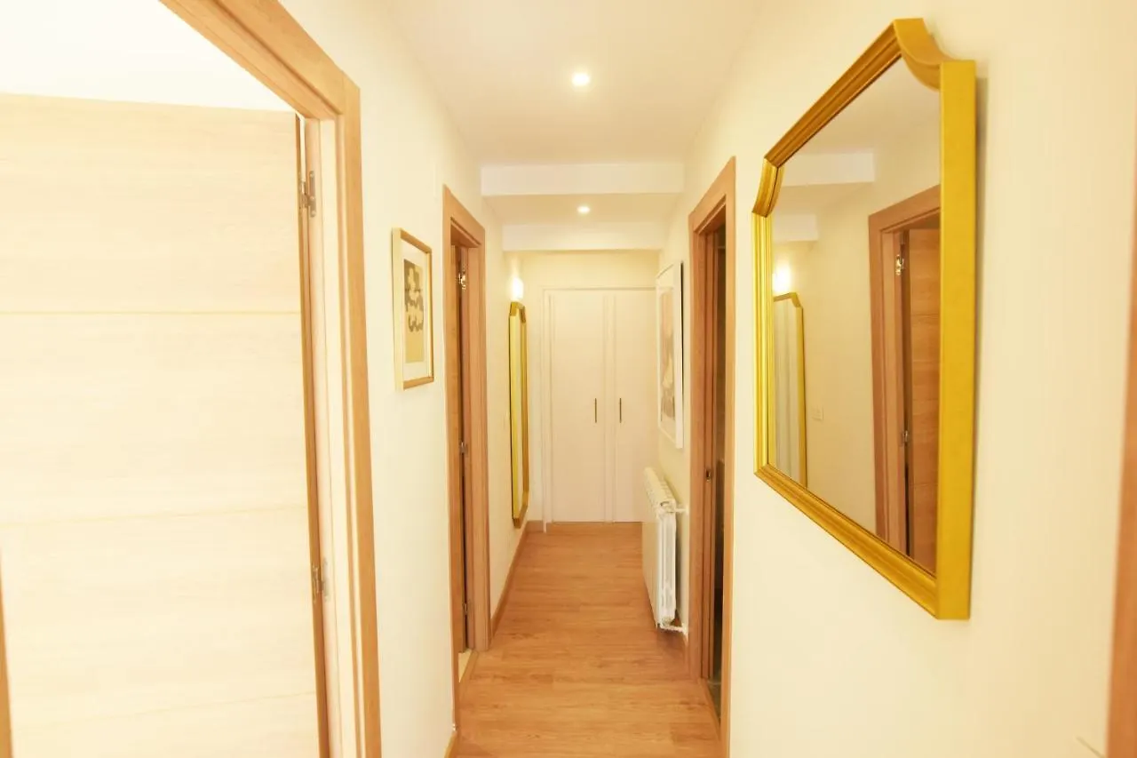 Paradise Luxurious Flat, Free Parking, 3 Double Rooms, Terrace, Jacuzzi, Fully Renovated San Sebastián