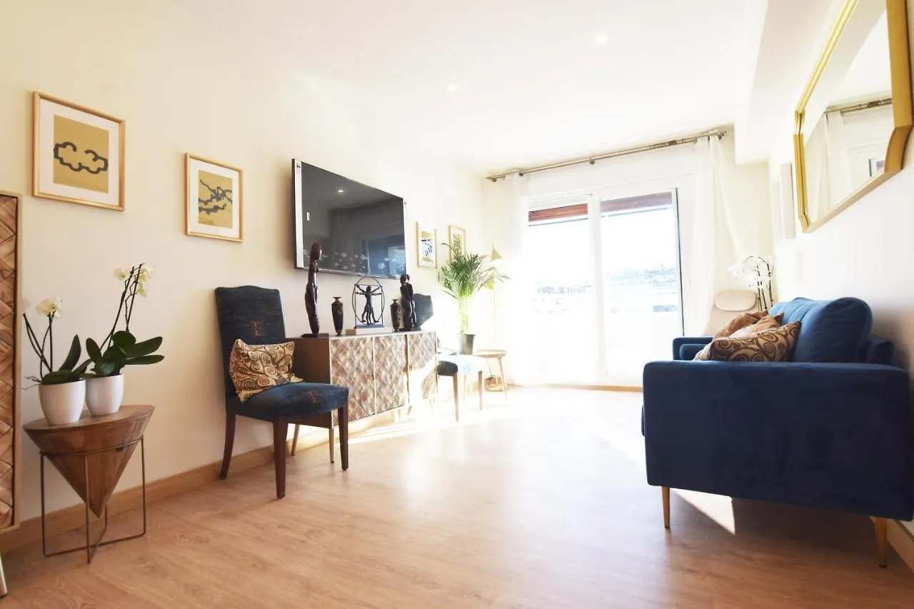 Paradise Luxurious Flat, Free Parking, 3 Double Rooms, Terrace, Jacuzzi, Fully Renovated San Sebastián 0*,  España
