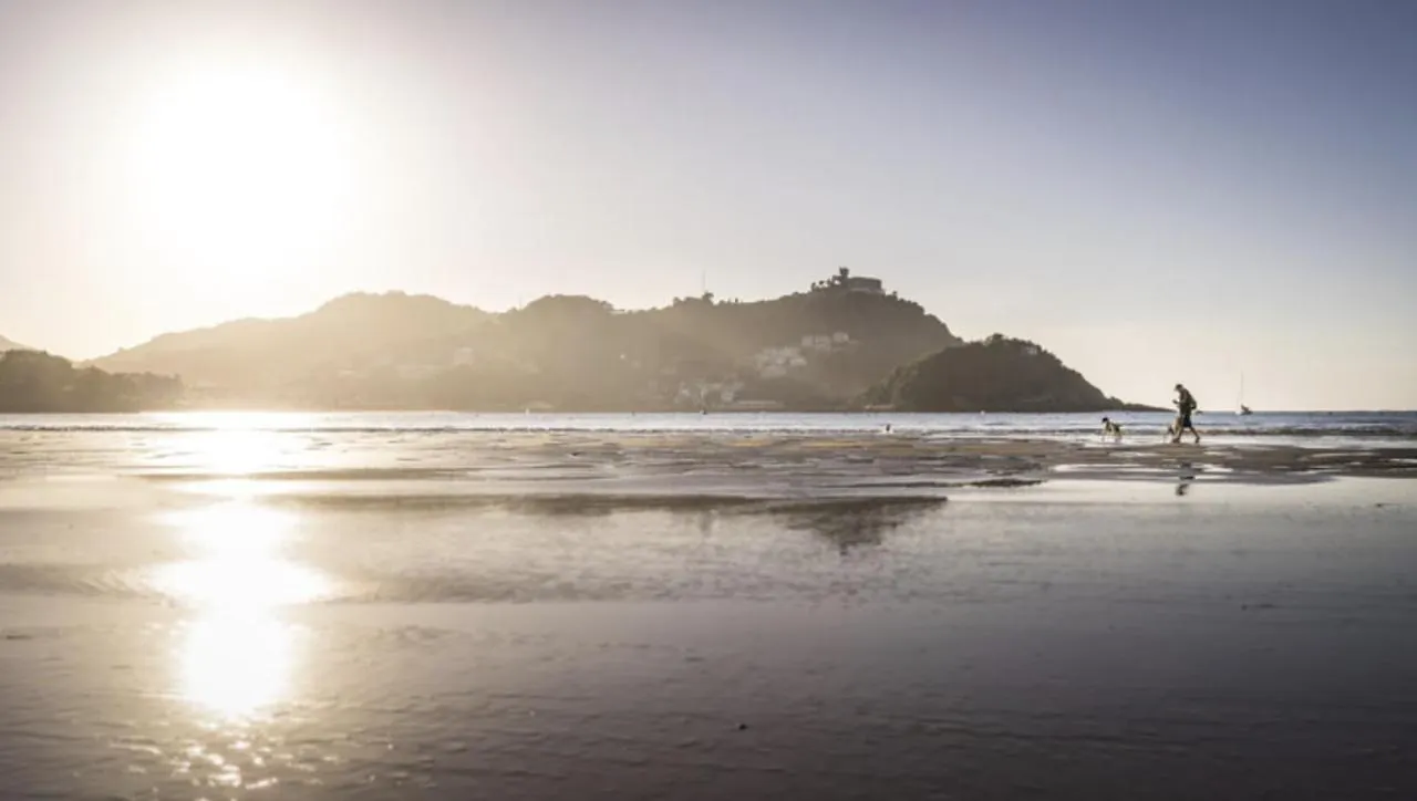 Paradise Luxurious Flat, Free Parking, 3 Double Rooms, Terrace, Jacuzzi, Fully Renovated San Sebastián España