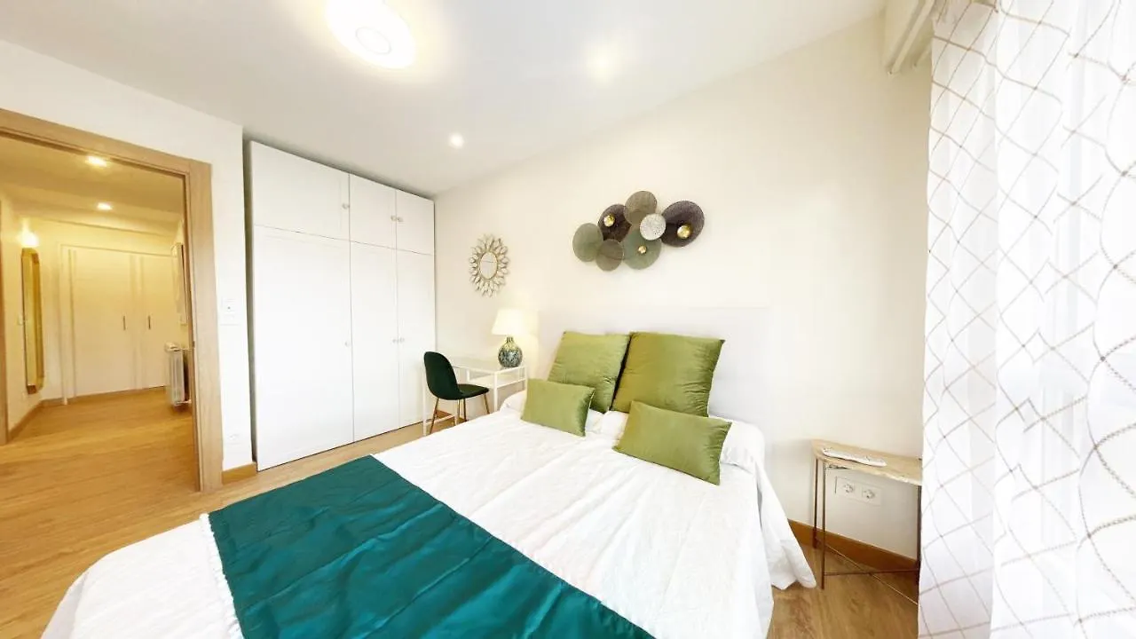 Paradise Luxurious Flat, Free Parking, 3 Double Rooms, Terrace, Jacuzzi, Fully Renovated San Sebastián España
