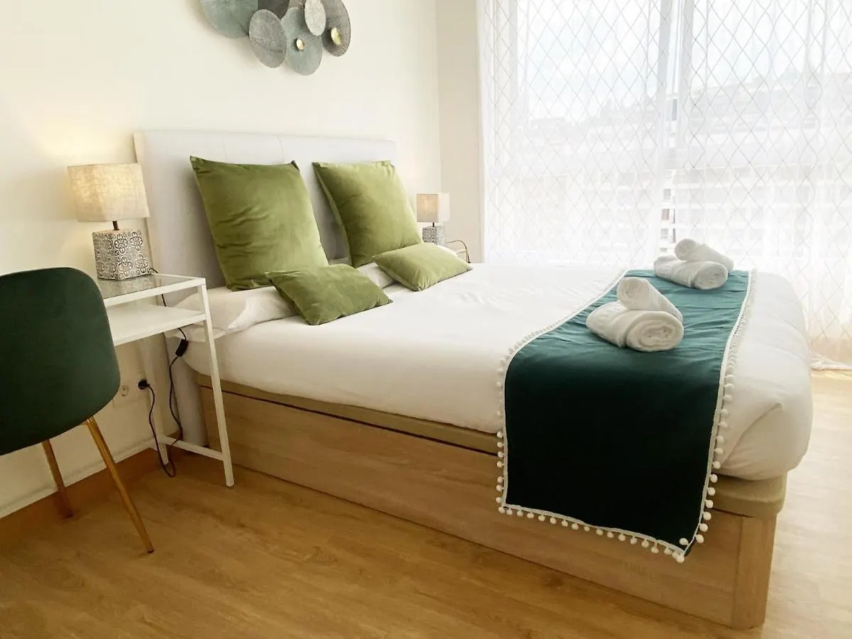 Paradise Luxurious Flat, Free Parking, 3 Double Rooms, Terrace, Jacuzzi, Fully Renovated San Sebastián 0*,