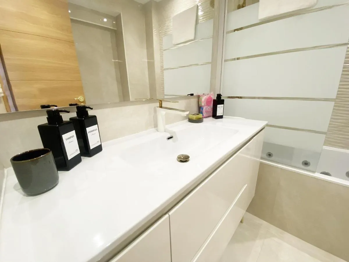 Paradise Luxurious Flat, Free Parking, 3 Double Rooms, Terrace, Jacuzzi, Fully Renovated San Sebastián Apartamento