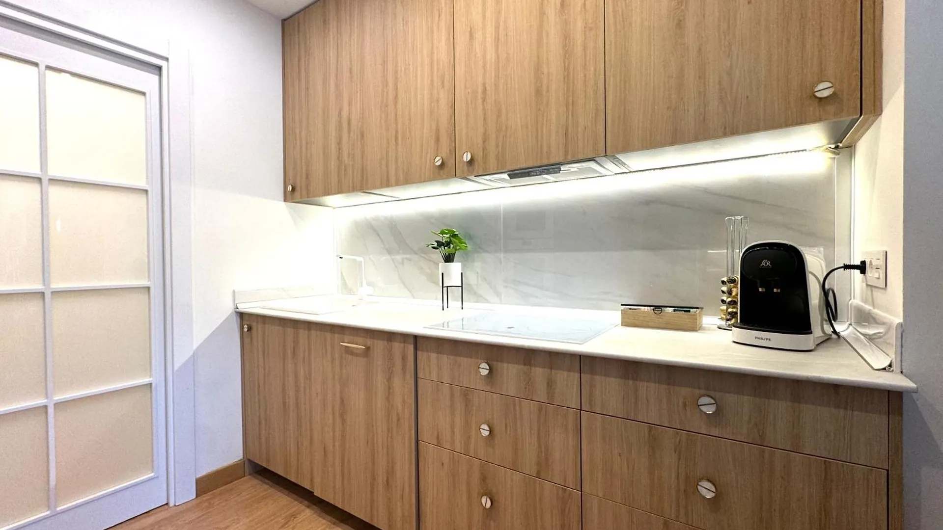 Paradise Luxurious Apartment, Free Parking, 3 Double Rooms, 4 Beds, Terrace, Jacuzzi, New San Sebastian