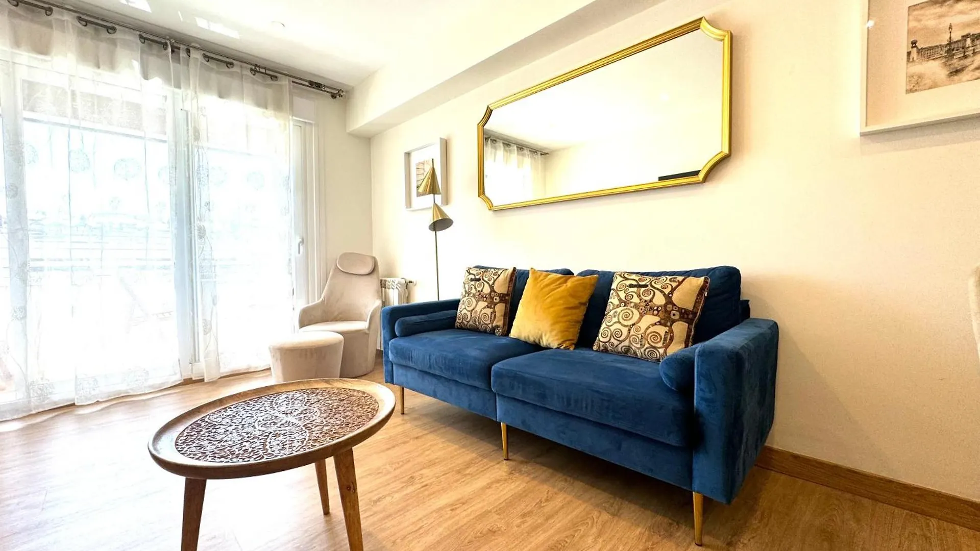 Paradise Luxurious Apartment, Free Parking, 3 Double Rooms, 4 Beds, Terrace, Jacuzzi, New San Sebastian Appartement