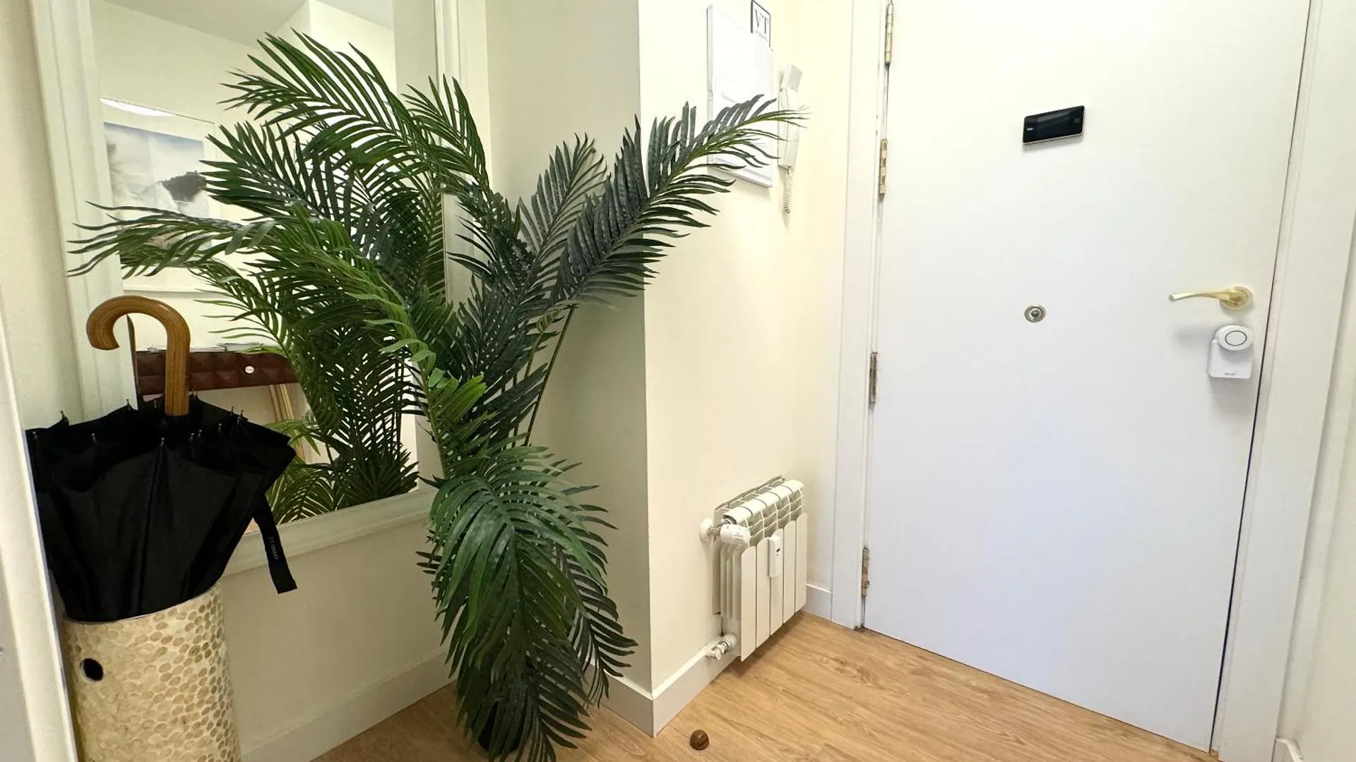 Paradise Luxurious Apartment, Free Parking, 3 Double Rooms, 4 Beds, Terrace, Jacuzzi, New San Sebastian
