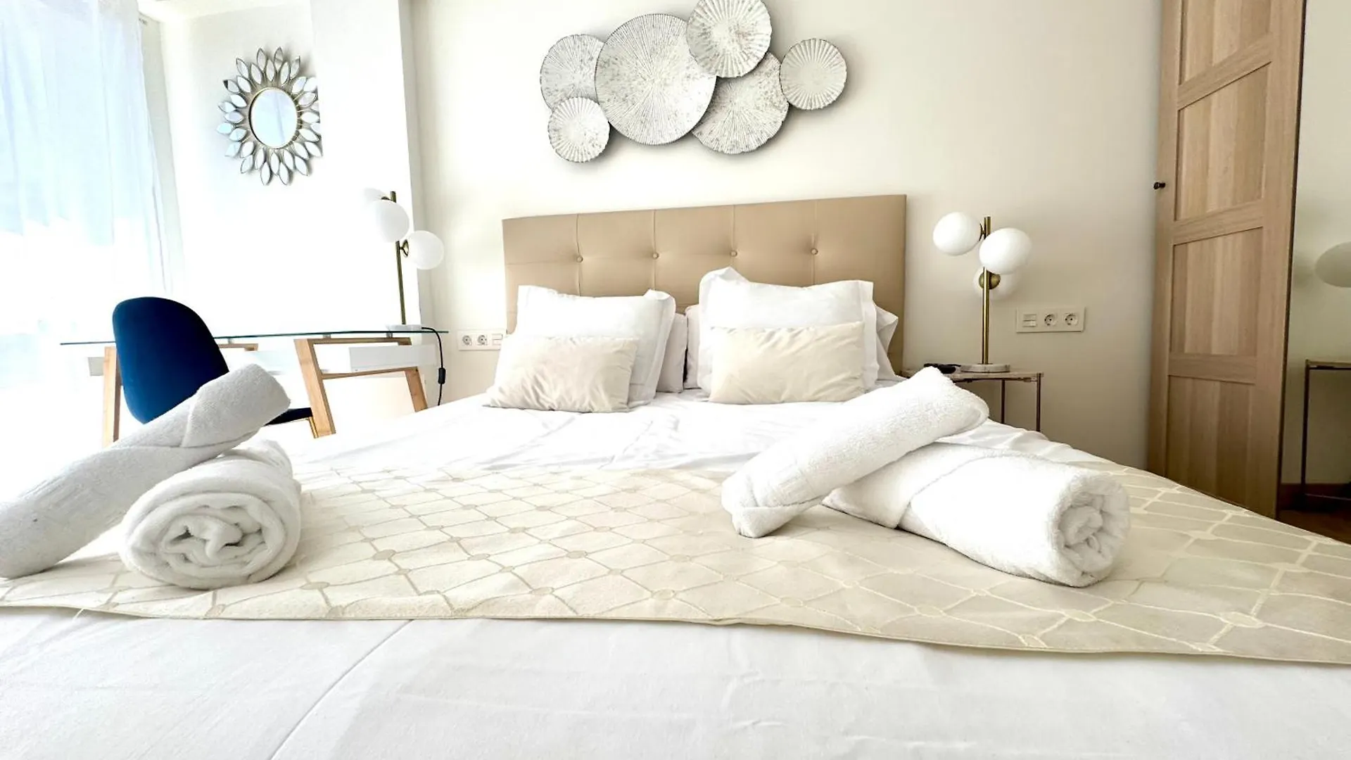 Paradise Luxurious Apartment, Free Parking, 3 Double Rooms, 4 Beds, Terrace, Jacuzzi, New San Sebastian Spanje